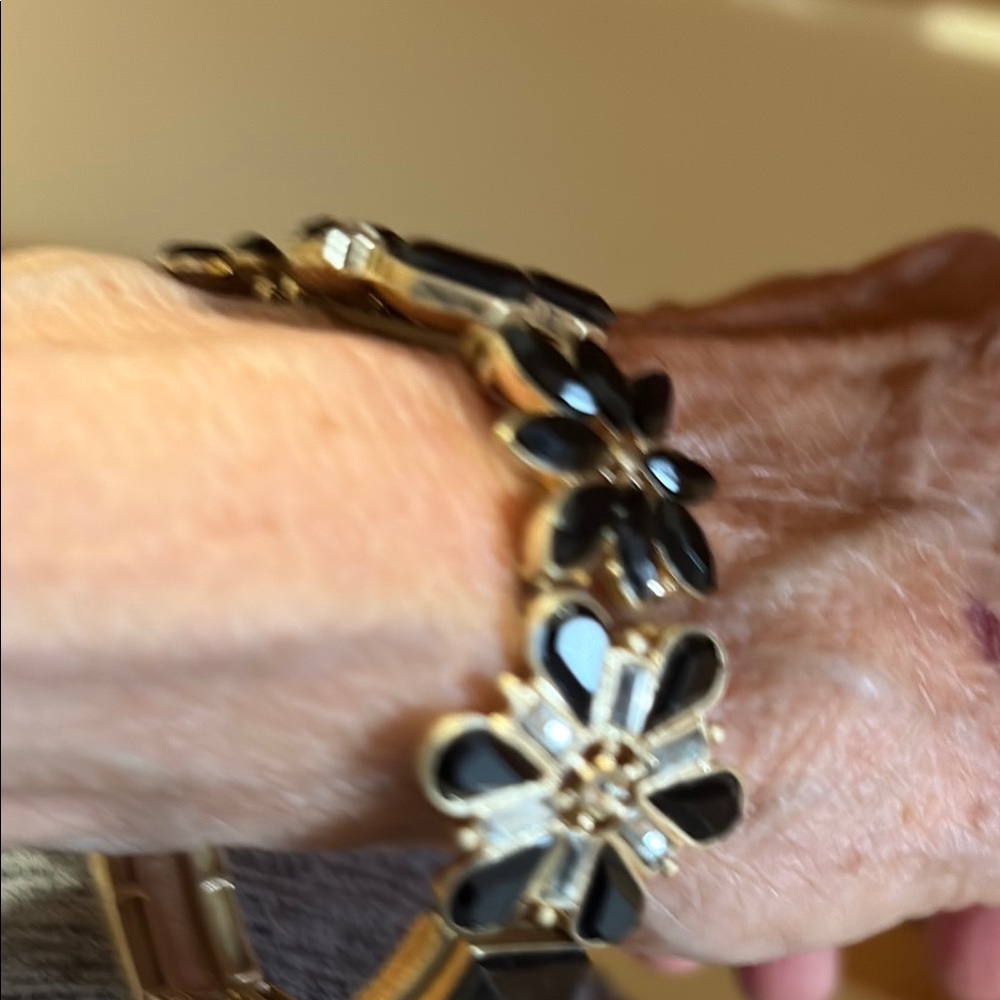 Elegant Black and Gold Floral Bracelet